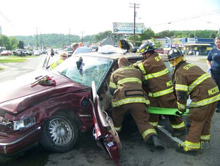 firemen-car-crash-rescue