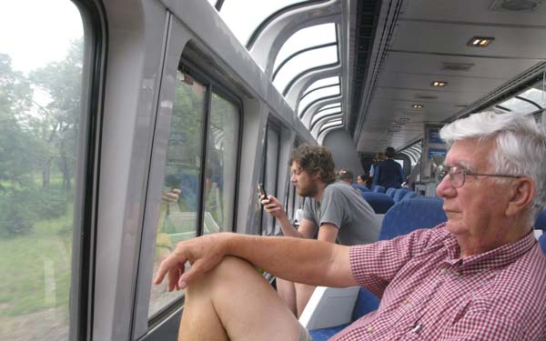 guy-train-cell-phone-use