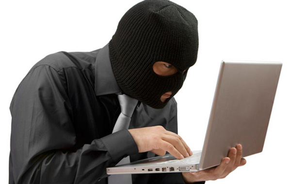 robber-with-laptop